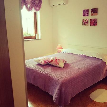 Room Kris With Private Entrance & Private Bathroom Vilanija Exteriör bild