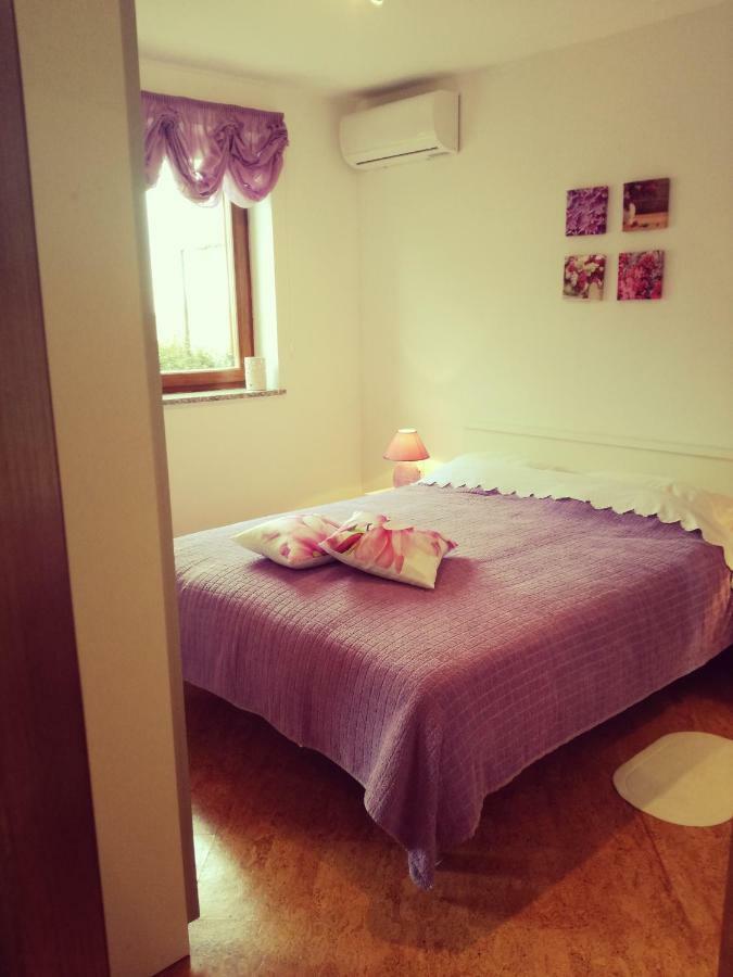 Room Kris With Private Entrance & Private Bathroom Vilanija Exteriör bild