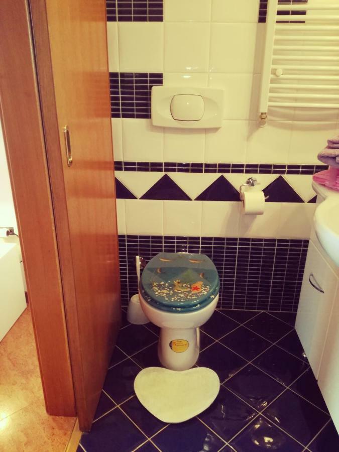 Room Kris With Private Entrance & Private Bathroom Vilanija Exteriör bild