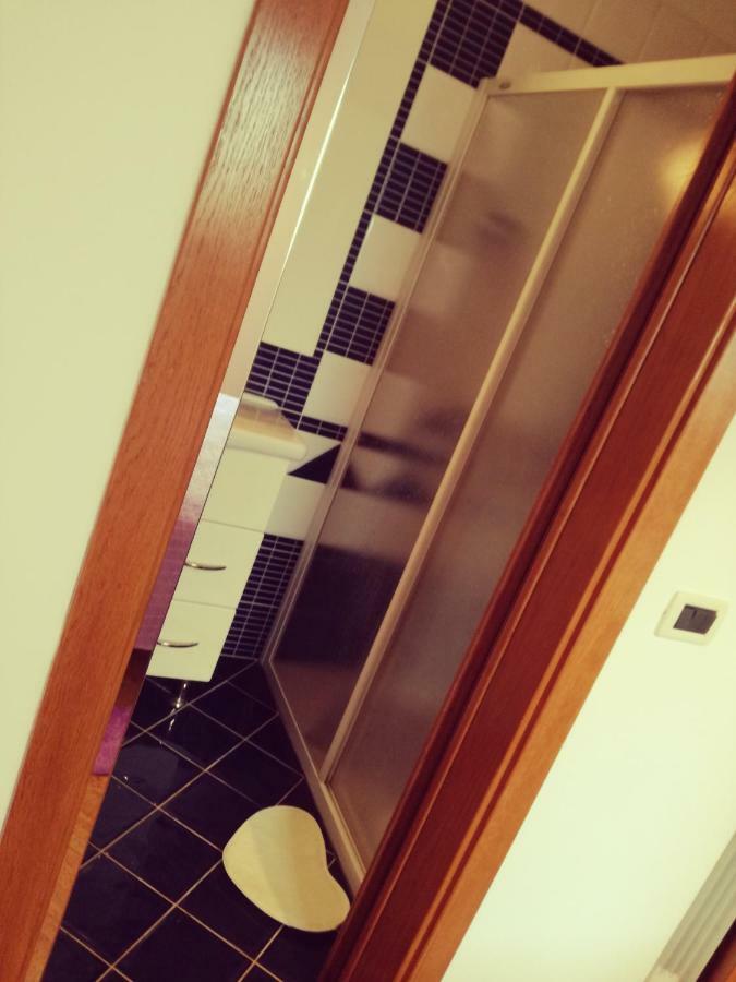 Room Kris With Private Entrance & Private Bathroom Vilanija Exteriör bild