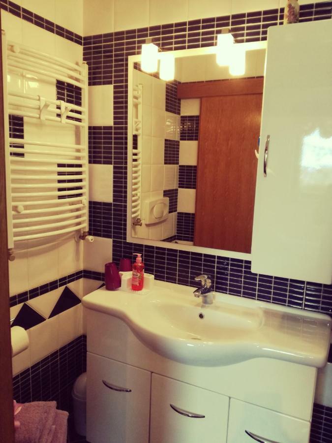 Room Kris With Private Entrance & Private Bathroom Vilanija Exteriör bild