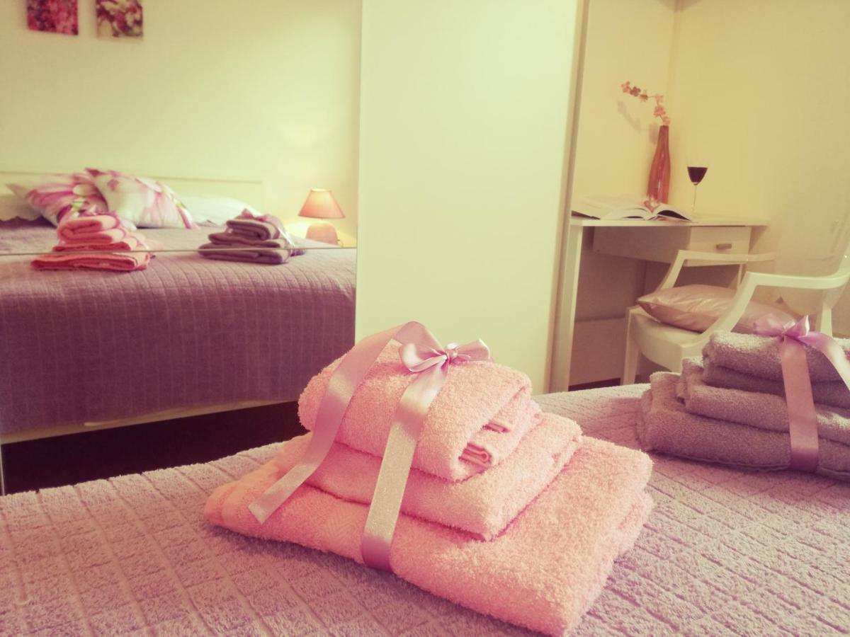 Room Kris With Private Entrance & Private Bathroom Vilanija Exteriör bild