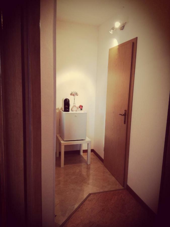Room Kris With Private Entrance & Private Bathroom Vilanija Exteriör bild