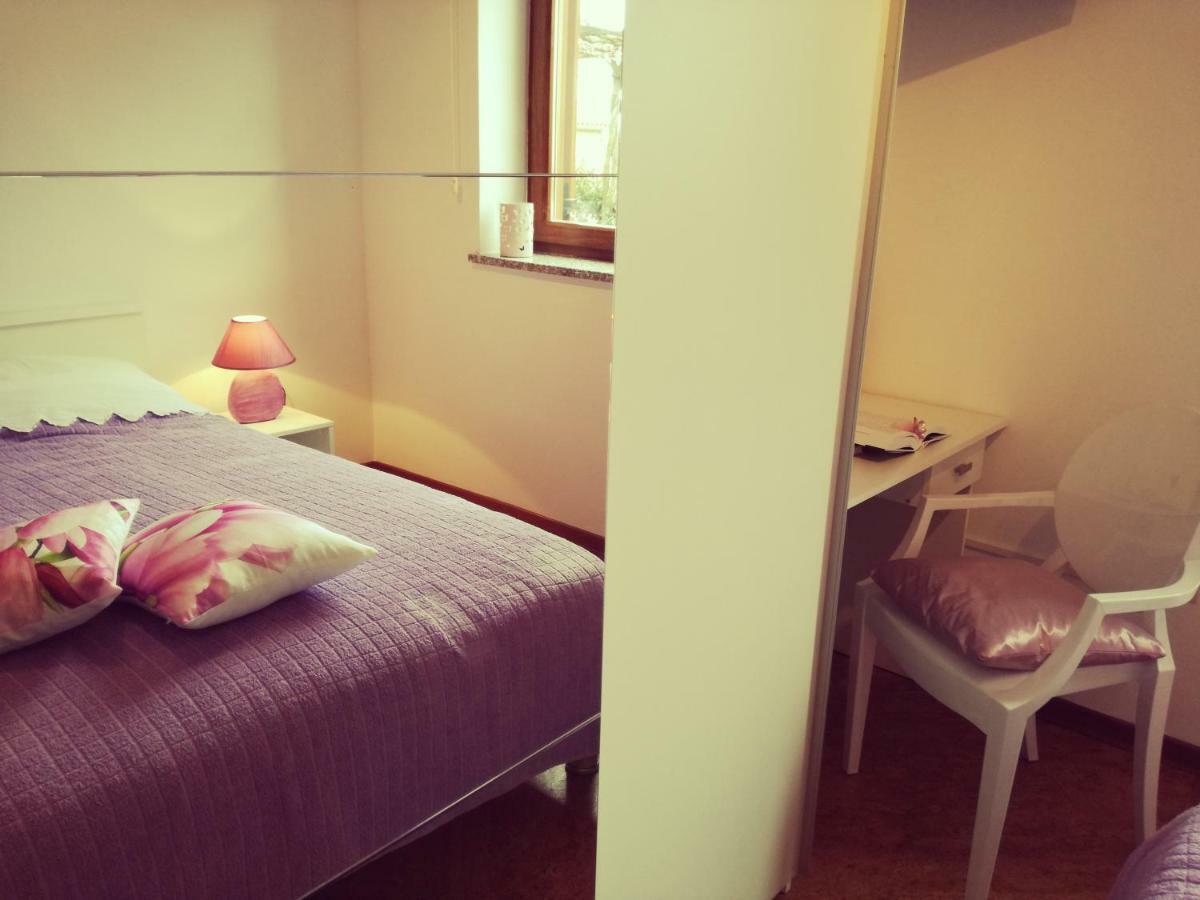 Room Kris With Private Entrance & Private Bathroom Vilanija Exteriör bild